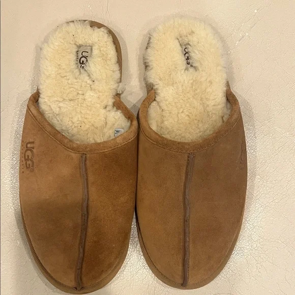 UGG Sheepskin Scuff Slipper - Picture 3 of 10